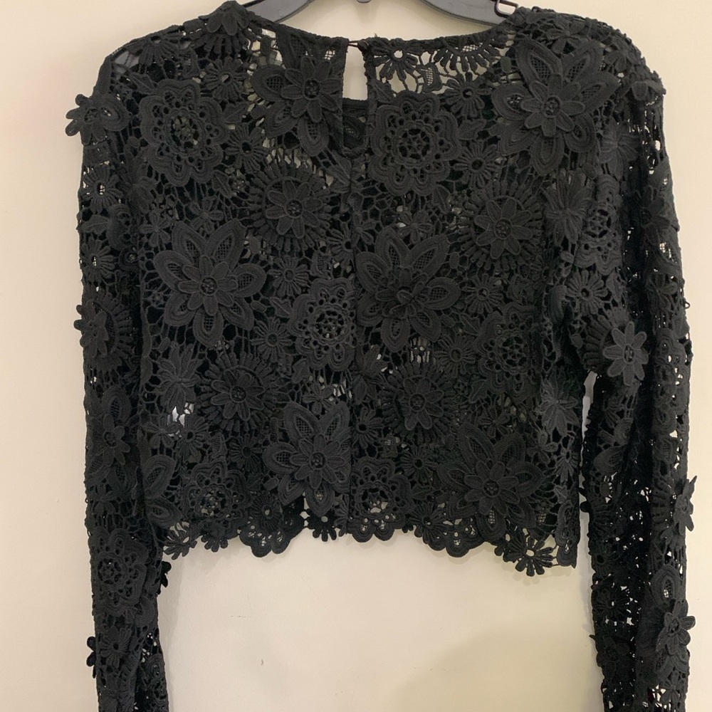 Gracia Brand Flower Applique Cutout Top